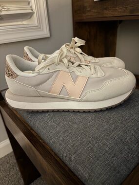 New Balance Kid’s Grey & Blush Retro Runner Sneakers